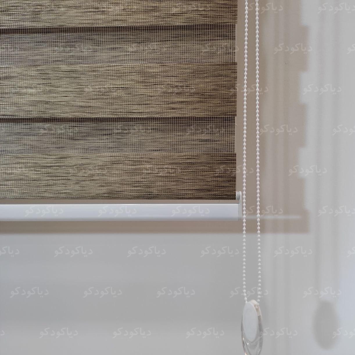 عکس محصول پرده زبرا طرح چوب رنگ خاکی کد SND-05