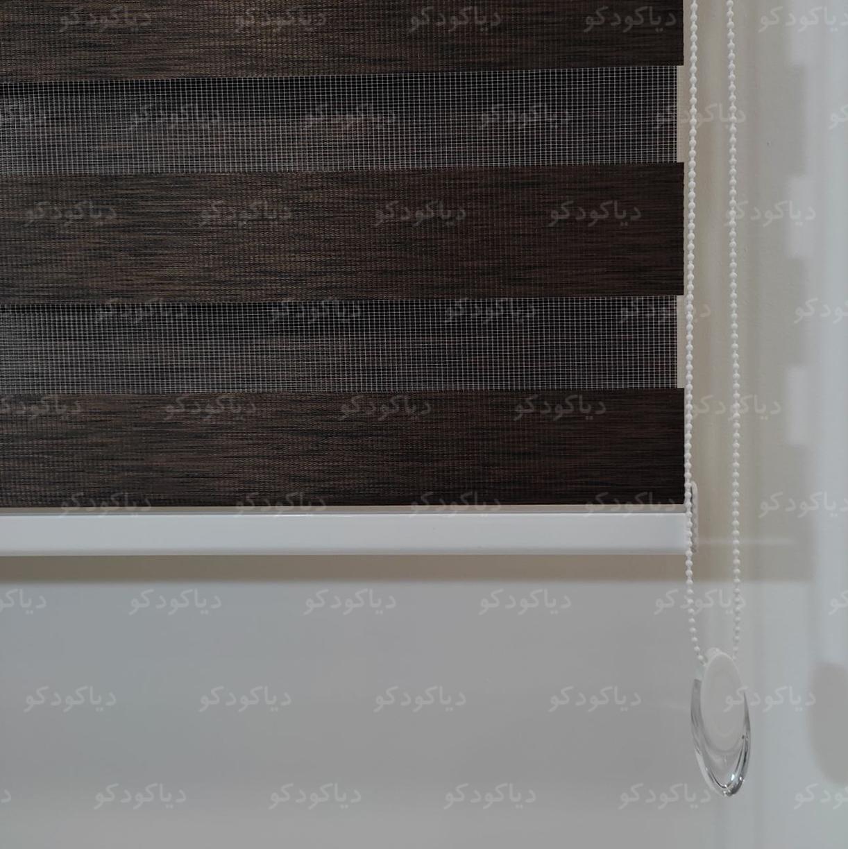 عکس محصول پرده زبرا طرح چوب رنگ قهوه ای تیره کد SND-08